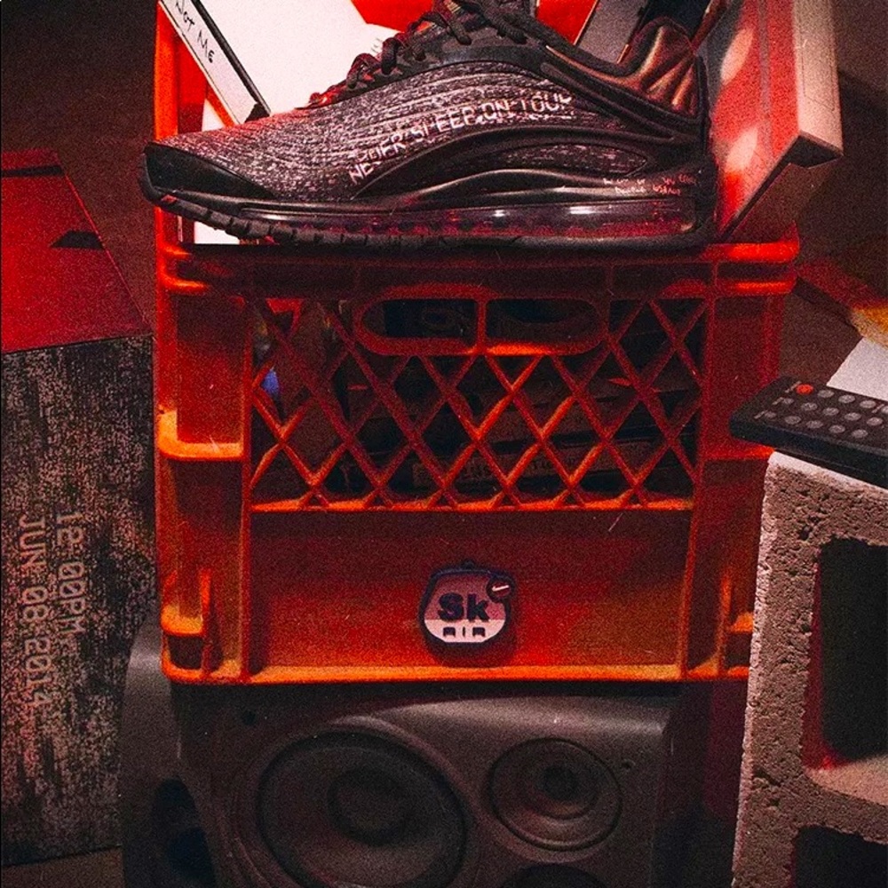NIKE AIR MAX DELUXE